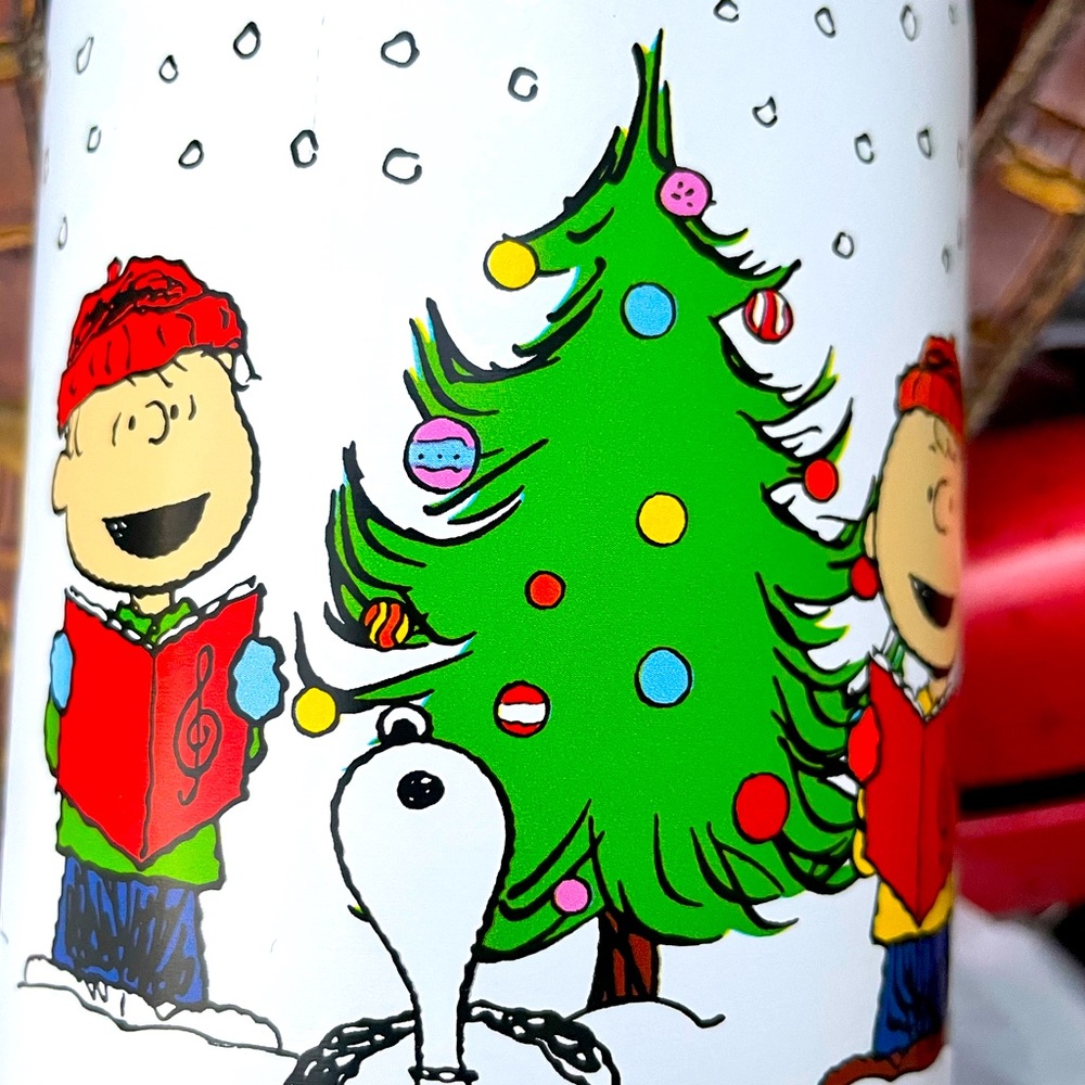 Snoopy and Peanuts gang Christmas tumbler with lid and handle